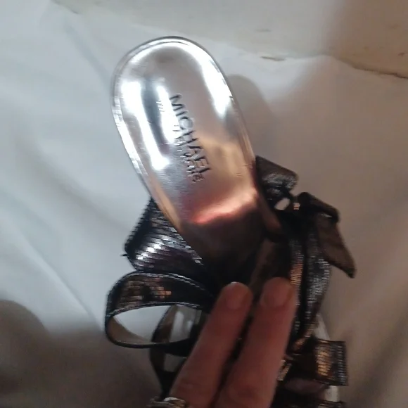 Michael Kors heals - Picture 2 of 4
